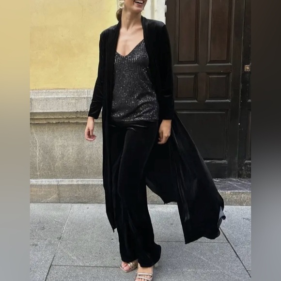 Beautiful Black Velvet Duster/Cardigan - Picture 1 of 8